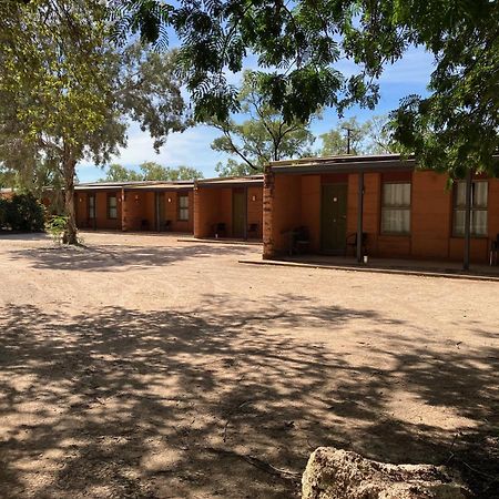 Territory Manor Motel & Caravan Park Mataranka Kültér fotó