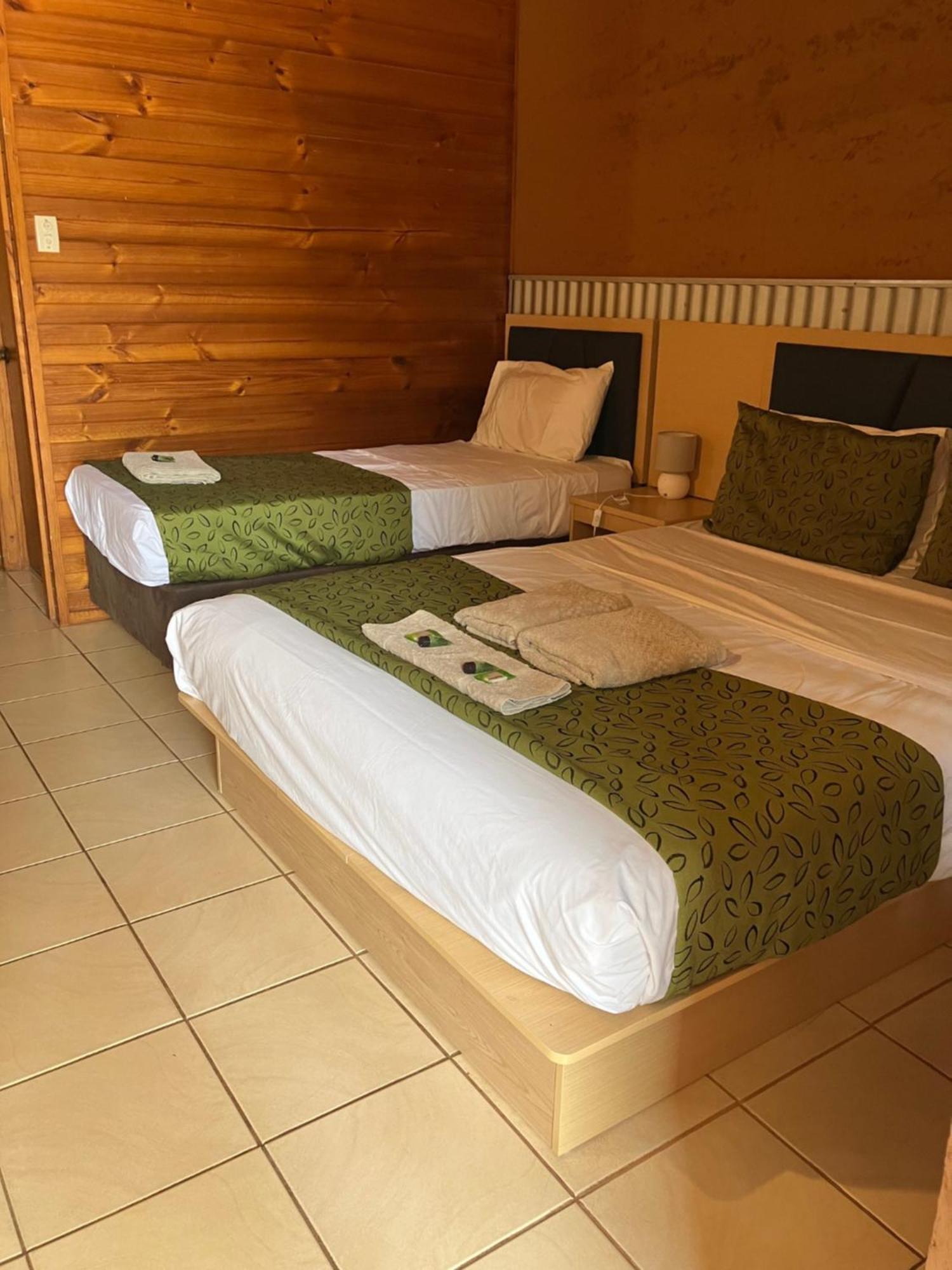 Territory Manor Motel & Caravan Park Mataranka Kültér fotó