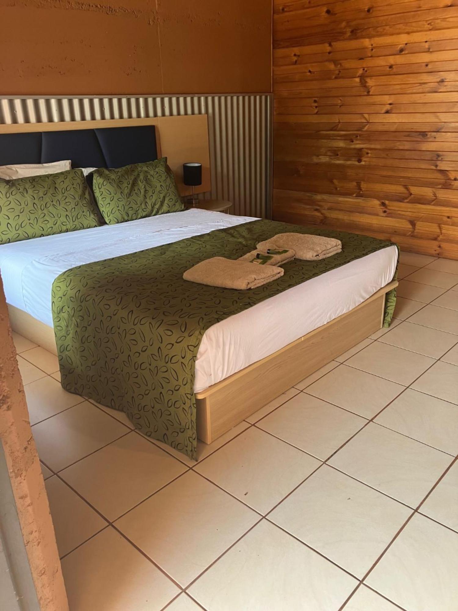 Territory Manor Motel & Caravan Park Mataranka Kültér fotó